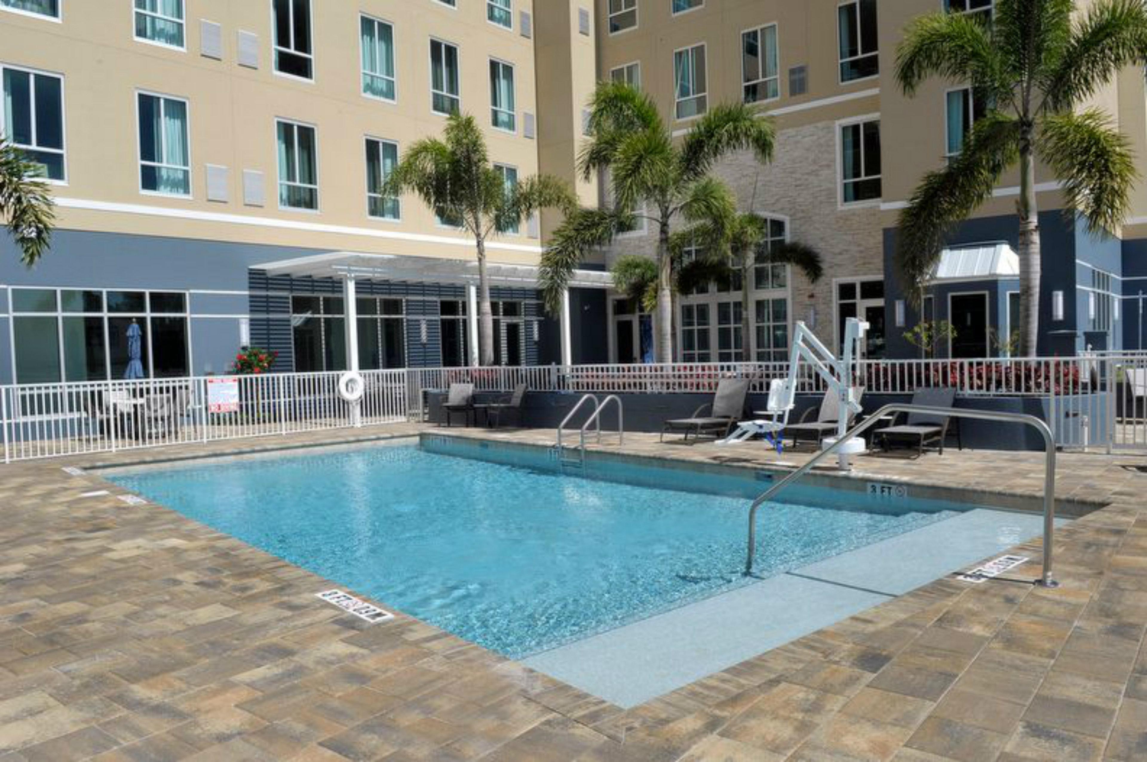 Staybridge Suites St. Petersburg Fl By Ihg Exterior photo