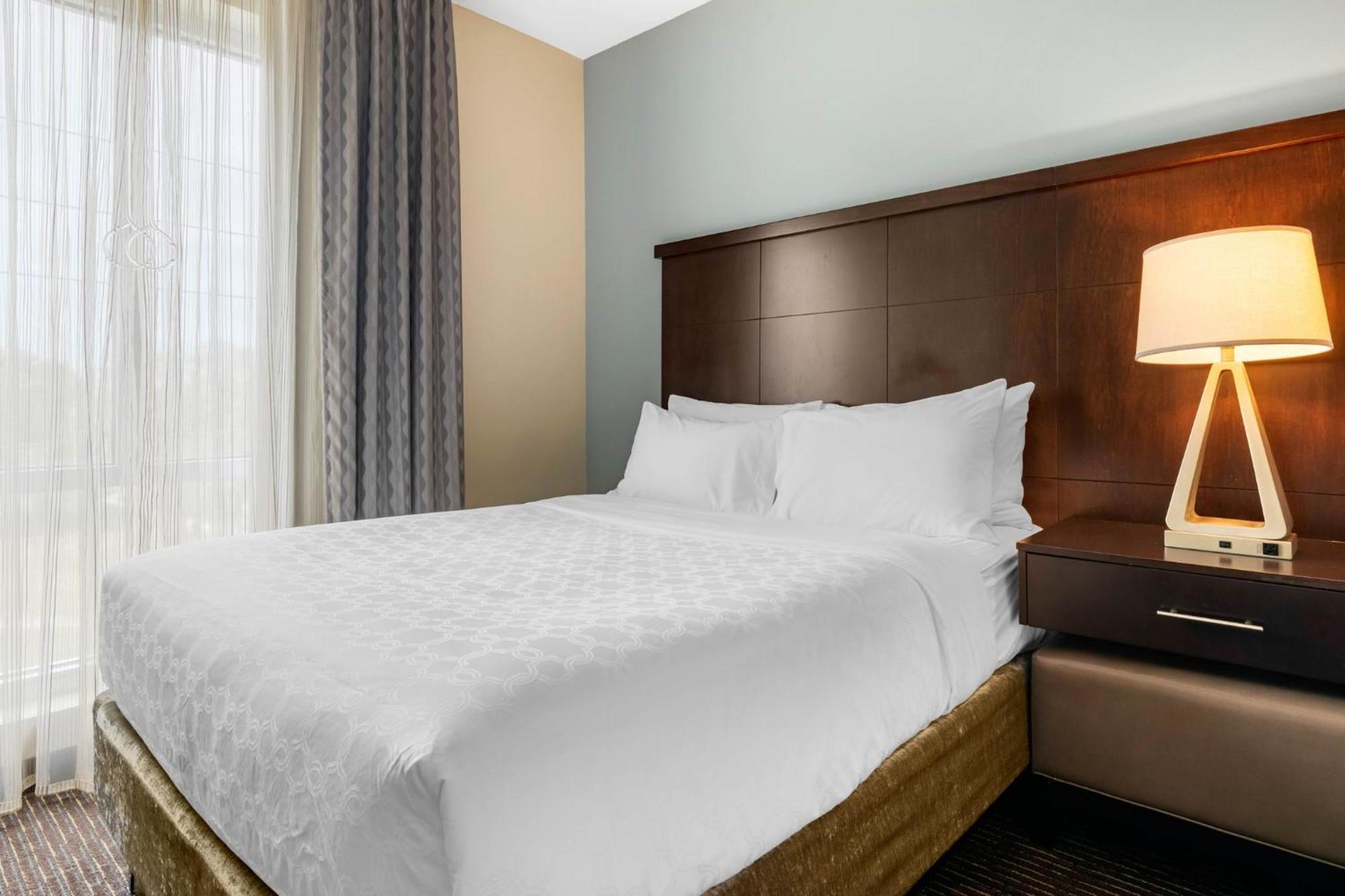 Staybridge Suites St. Petersburg Fl By Ihg Exterior photo
