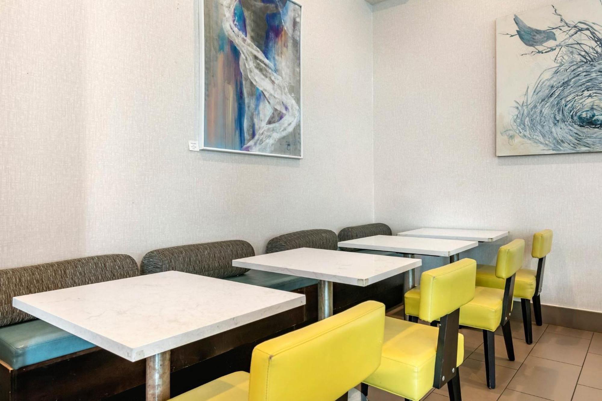 Staybridge Suites St. Petersburg Fl By Ihg Exterior photo